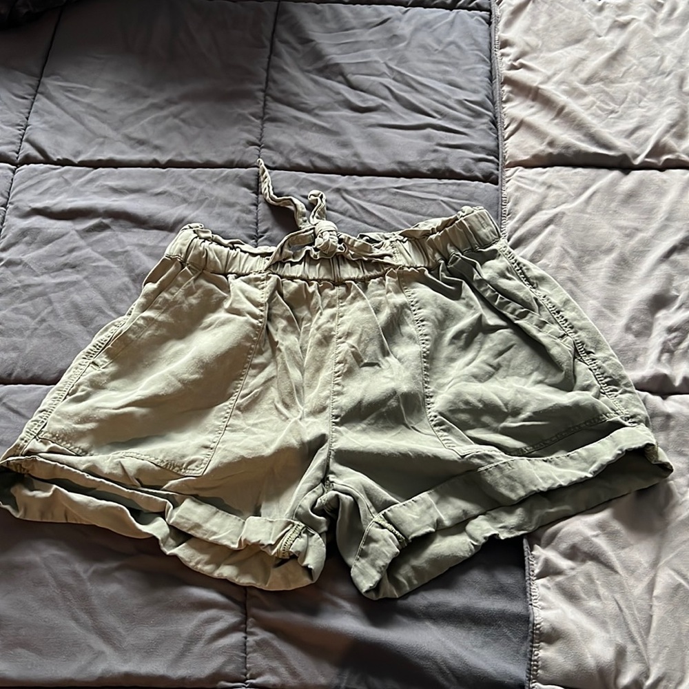 CUTE bow tie aerie shorts for summer (size xs - will fit size 0-2)